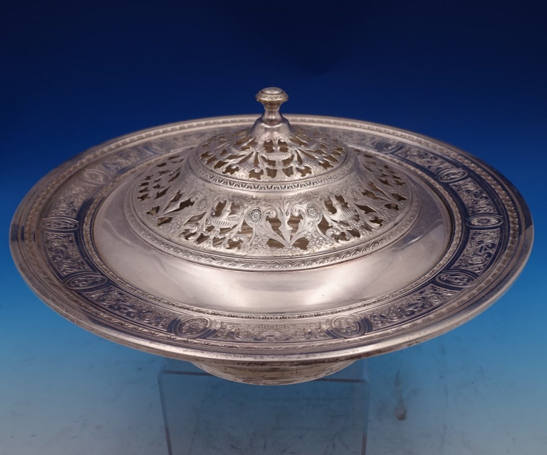 Wedgwood Sterling Silver Flower Arranger by International 27.69 ozt: Wedgwood Sterling Silver Flower Arranger by International 27.69 ozt Introducing the exquisite Wedgwood by International Sterling Silver Flower Arranger, a stunning embodiment of classic tradition. Thi