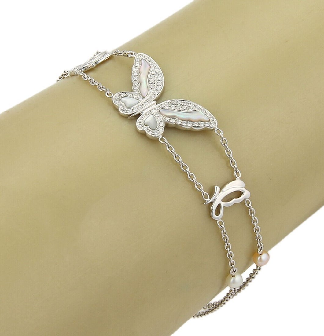 Victoria Casal Fly Me Butterfly Bracelet 18k White Gold Diamonds Mother of Pearl: Victoria Casal Fly Me Butterfly Bracelet 18k White Gold Diamonds Mother of Pearl This authentic Victoria Casal Fly Me butterfly bracelet is crafted from solid 18k white gold and features a delicate bu