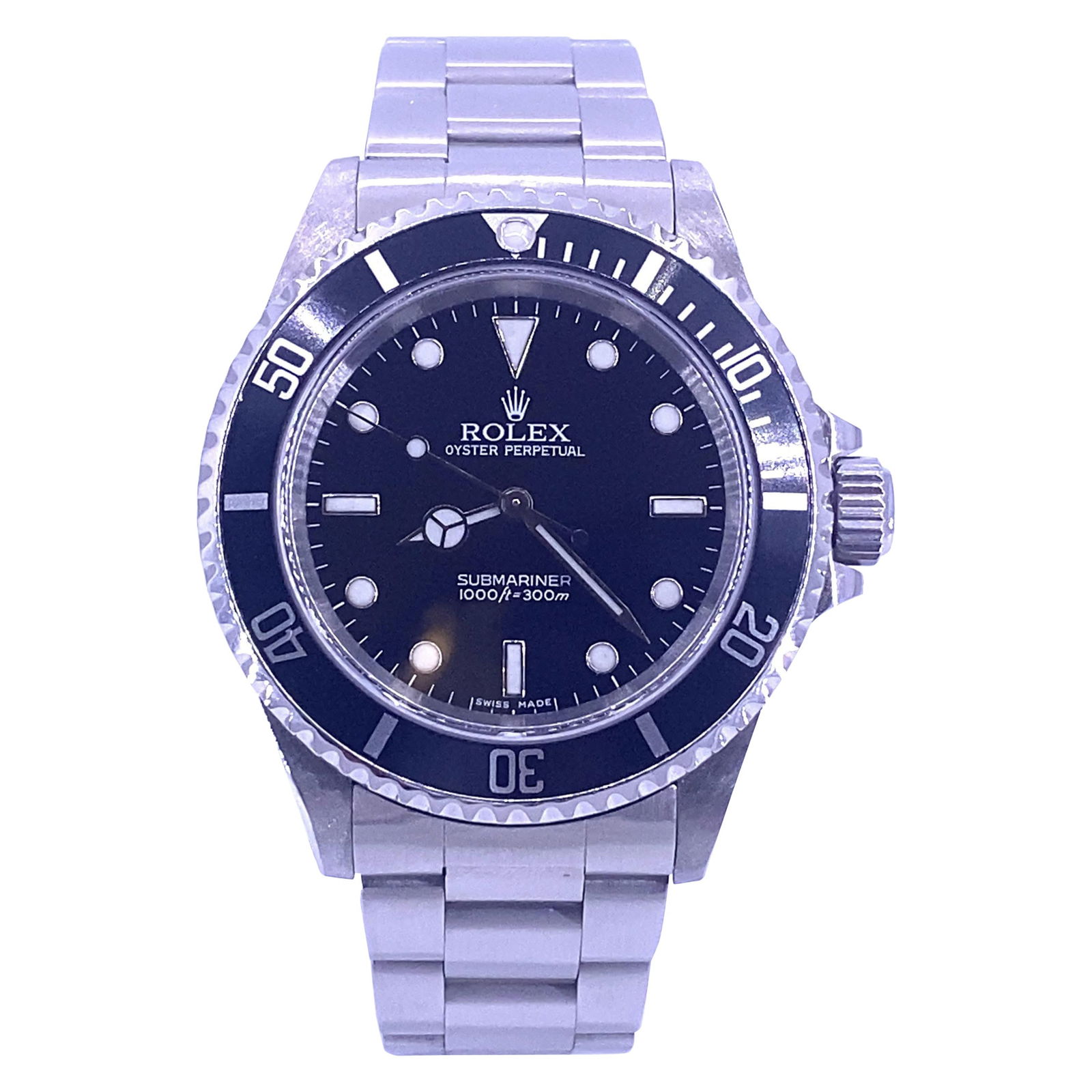 Rolex Submariner 14060 Automatic Stainless Steel 1989 with Service Card: Rolex Submariner 14060 Automatic Stainless Steel 1989 with Service Card This Rolex Submariner (No Date) from 1989 is an exceptional timepiece that combines classic design with contemporary features. C