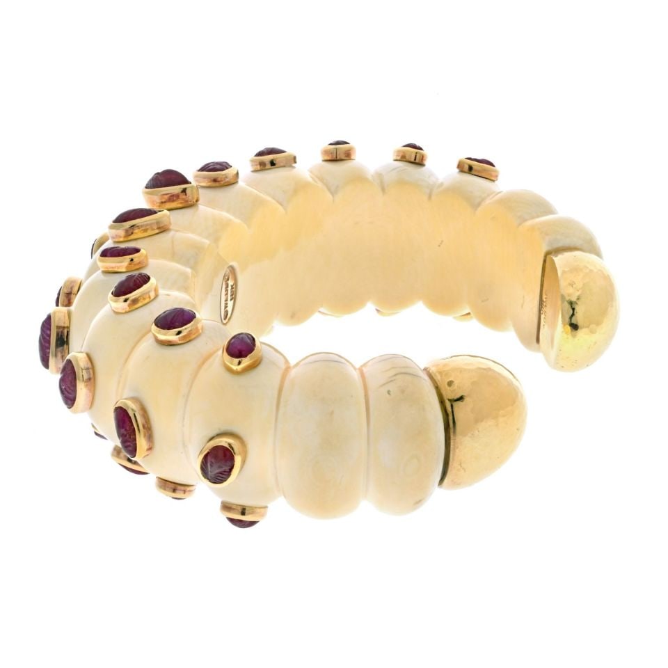 David Webb 18K Gold Ruby Fluted Bone Cuff Bracelet - 3