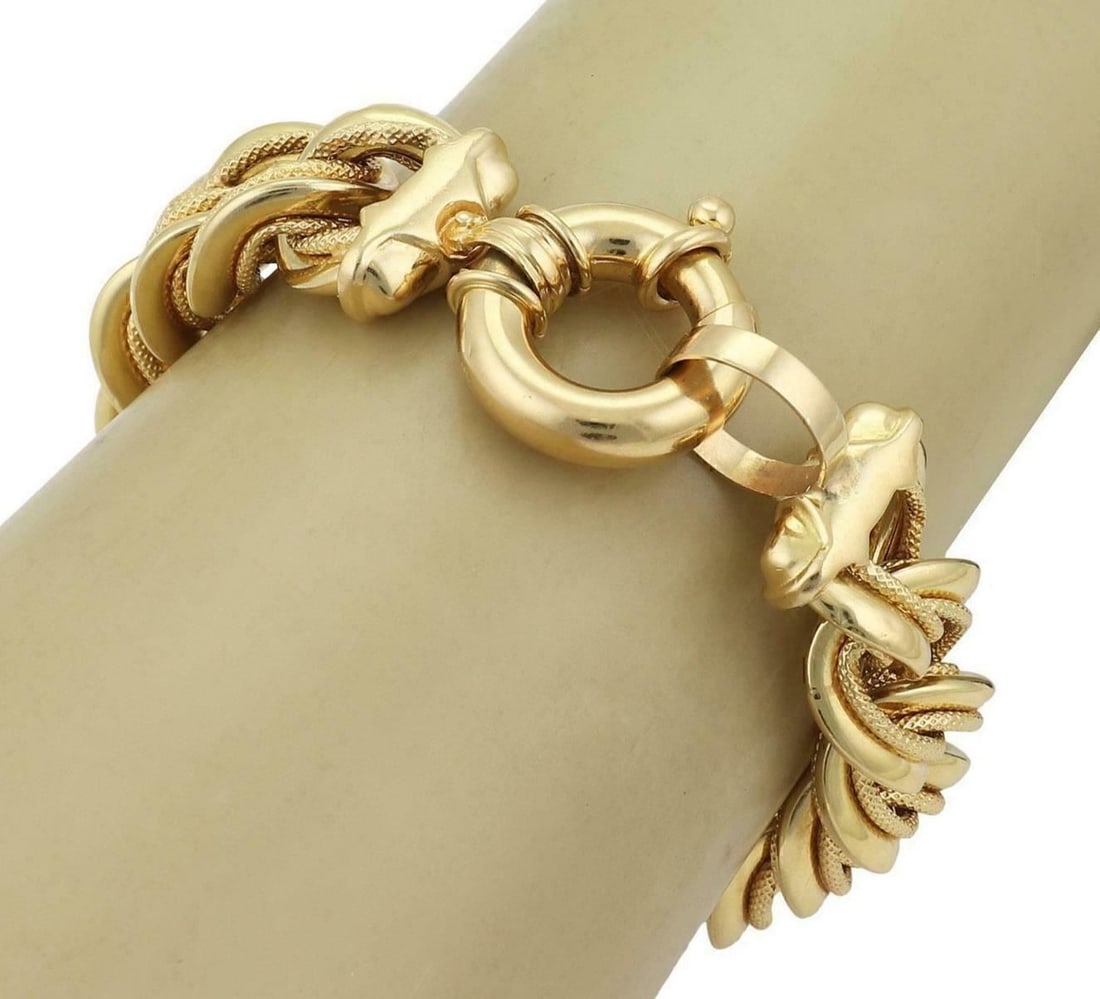 Vintage 18k Yellow Gold Triple Large Curb Link Bracelet 8 Inch: Vintage 18k Yellow Gold Triple Large Curb Link Bracelet 8 Inch This vintage bracelet is crafted from 18k yellow gold and features a triple fancy large curb link design. Measuring 8 inches in length, i