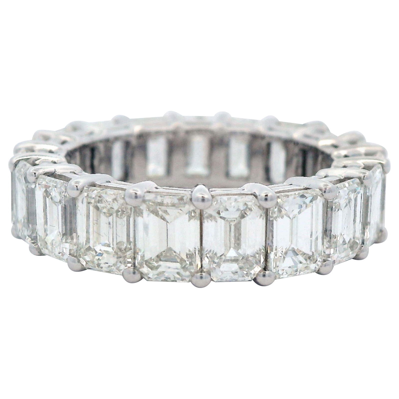 7.55ct Emerald Cut Diamond Eternity Band 18k White Gold Size 6: 7.55ct Emerald Cut Diamond Eternity Band 18k White Gold Size 6 This exquisite emerald cut diamond eternity band features a stunning total weight of 7.55 carats, showcasing 19 meticulously set diamonds
