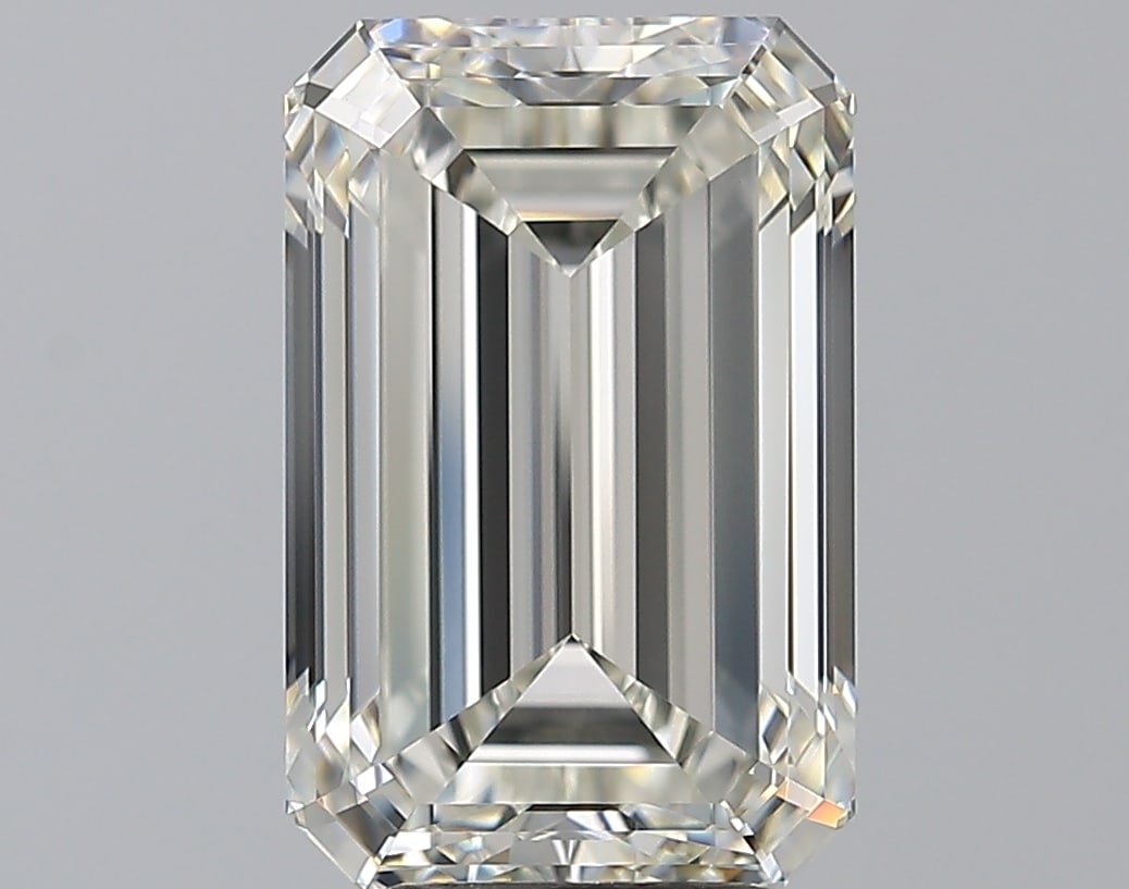 Loose Diamond - EMERALD 5.01ct I VVS2: Loose Diamond - EMERALD 5.01ct I VVS2 Source: Natural Mined Diamond Shape: EMERALD Carats: 5.01 Color: I Clarity: VVS2 Certification: GIA Condition: Pre-Owned PLEASE NOTE: Framed, Large, or heavy item