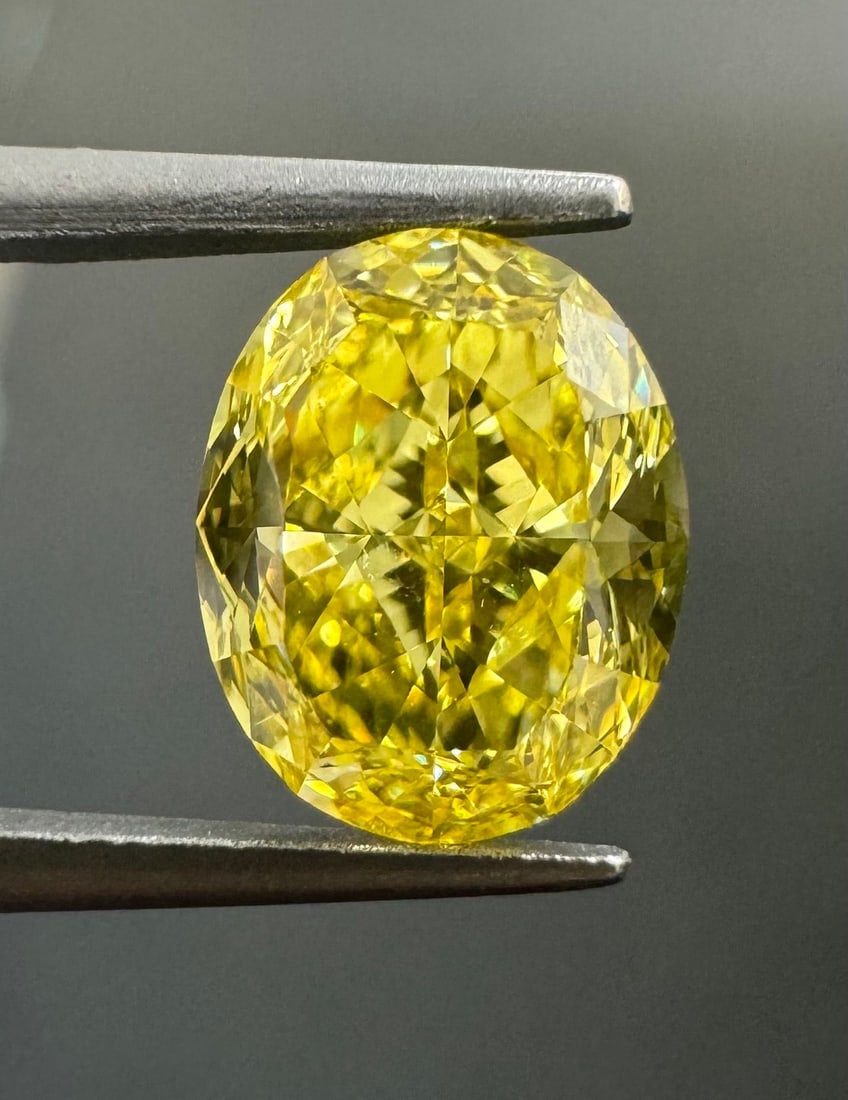 Loose Diamond - OVAL 1.16ct Fancy Vivid Yellow VS2: Loose Diamond - OVAL 1.16ct Fancy Vivid Yellow VS2 Source: Natural Shape: OVAL Carats: 1.16 Color: Fancy Vivid Yellow Certification: GIA Video: