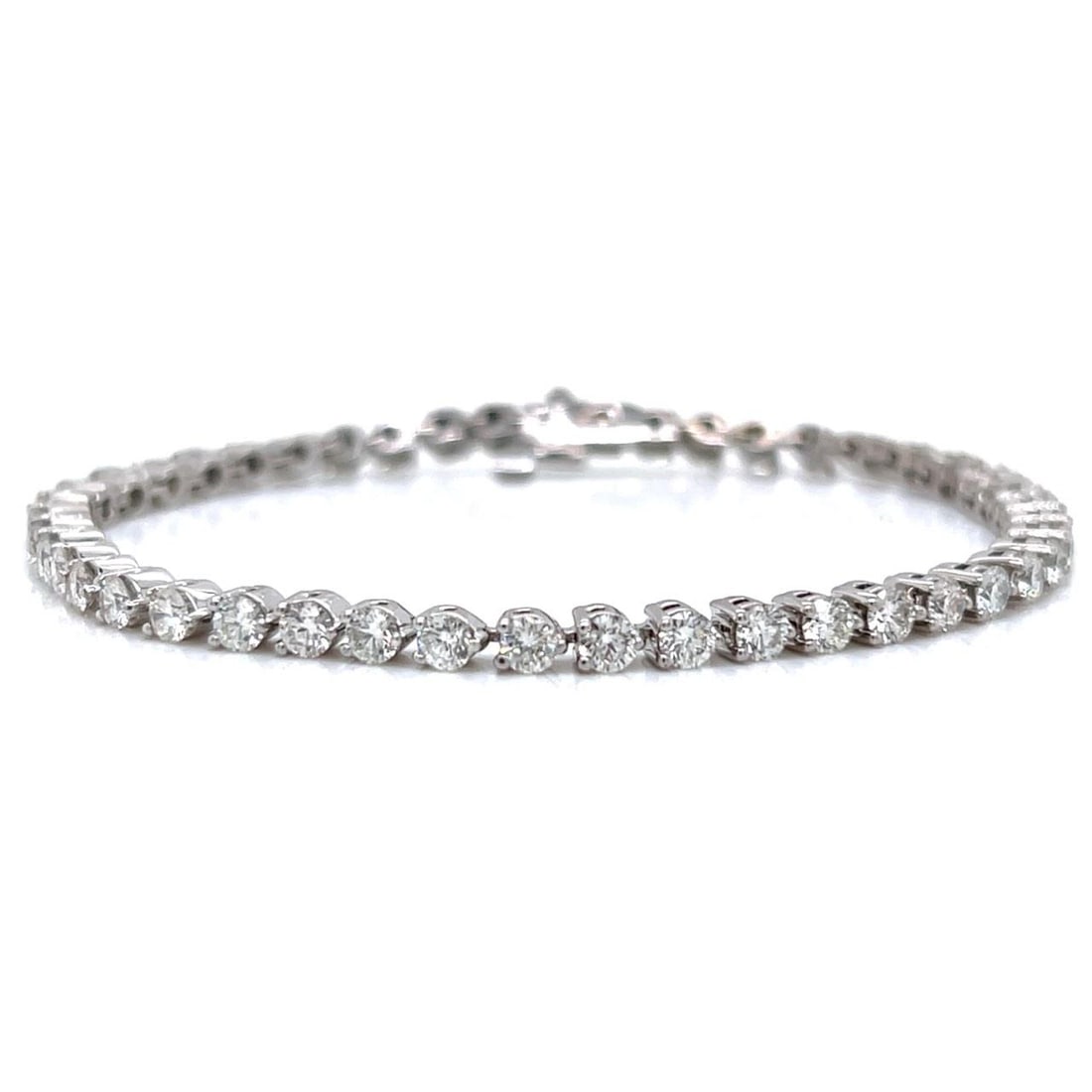 VADEL AMOR 18K White Gold 5.05 Ct Diamond Tennis Bracelet: VADEL AMOR 18K White Gold 5.05 Ct Diamond Tennis Bracelet This stunning tennis bracelet features 18K white gold and is adorned with a total of 47 diamonds weighing 5.05 ct. The diamonds are of E-F col