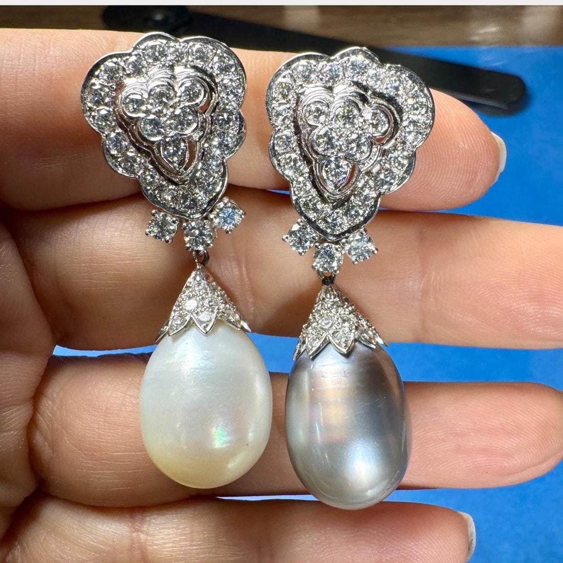 1980's Platinum South Sea Pearl Diamond Earrings 5.10 Ct: 1980's Platinum South Sea Pearl Diamond Earrings 5.10 Ct These exquisite 1980's Day/Night Earrings are crafted from luxurious platinum and feature stunning South Sea pearls paired with sparkling diamo