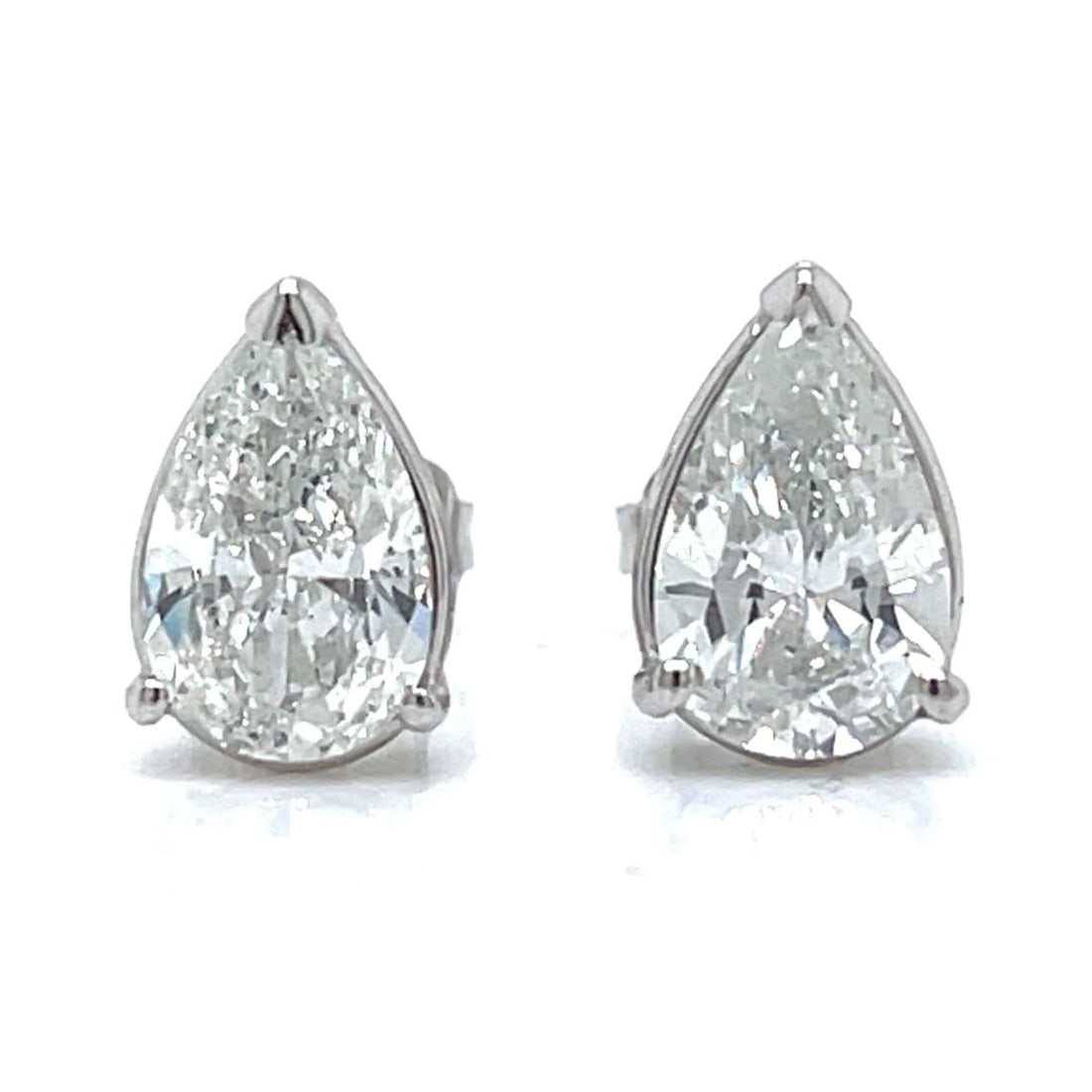 Pear-Shaped Diamond Stud Earrings 2.34 Ct in 14K White Gold: Pear-Shaped Diamond Stud Earrings 2.34 Ct in 14K White Gold These stud earrings feature two pear-shaped diamonds with a total weight of 2.34 carats, set in 14K white gold. The diamonds are F-G color w