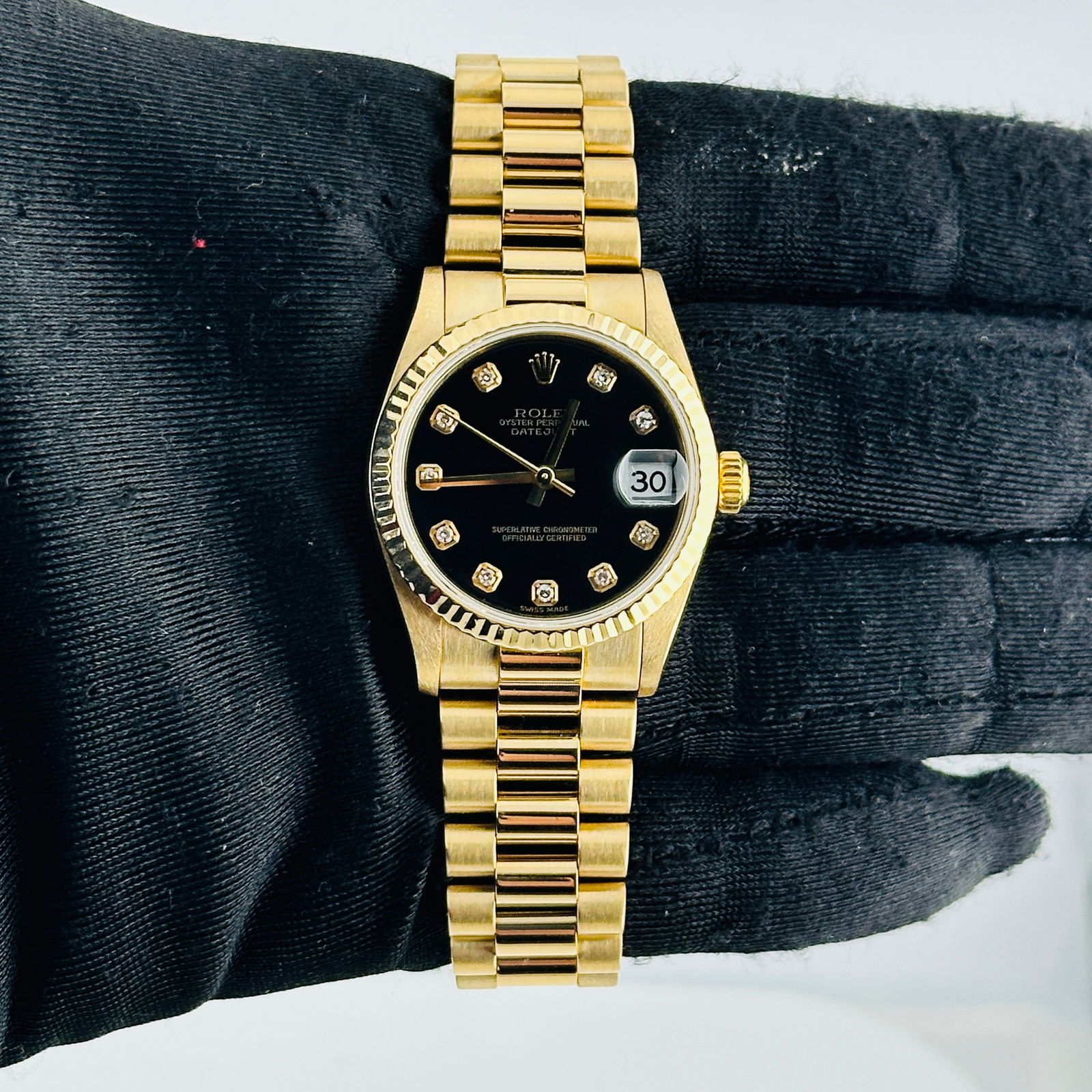 Ladies Rolex Datejust President Ref 78278 Black Diamond Dial with Papers 2006: Ladies Rolex Datejust President Ref 78278 Black Diamond Dial with Papers 2006 This ladies' Rolex Datejust President watch features a black diamond factory dial, a fluted bezel, and the iconic Presiden