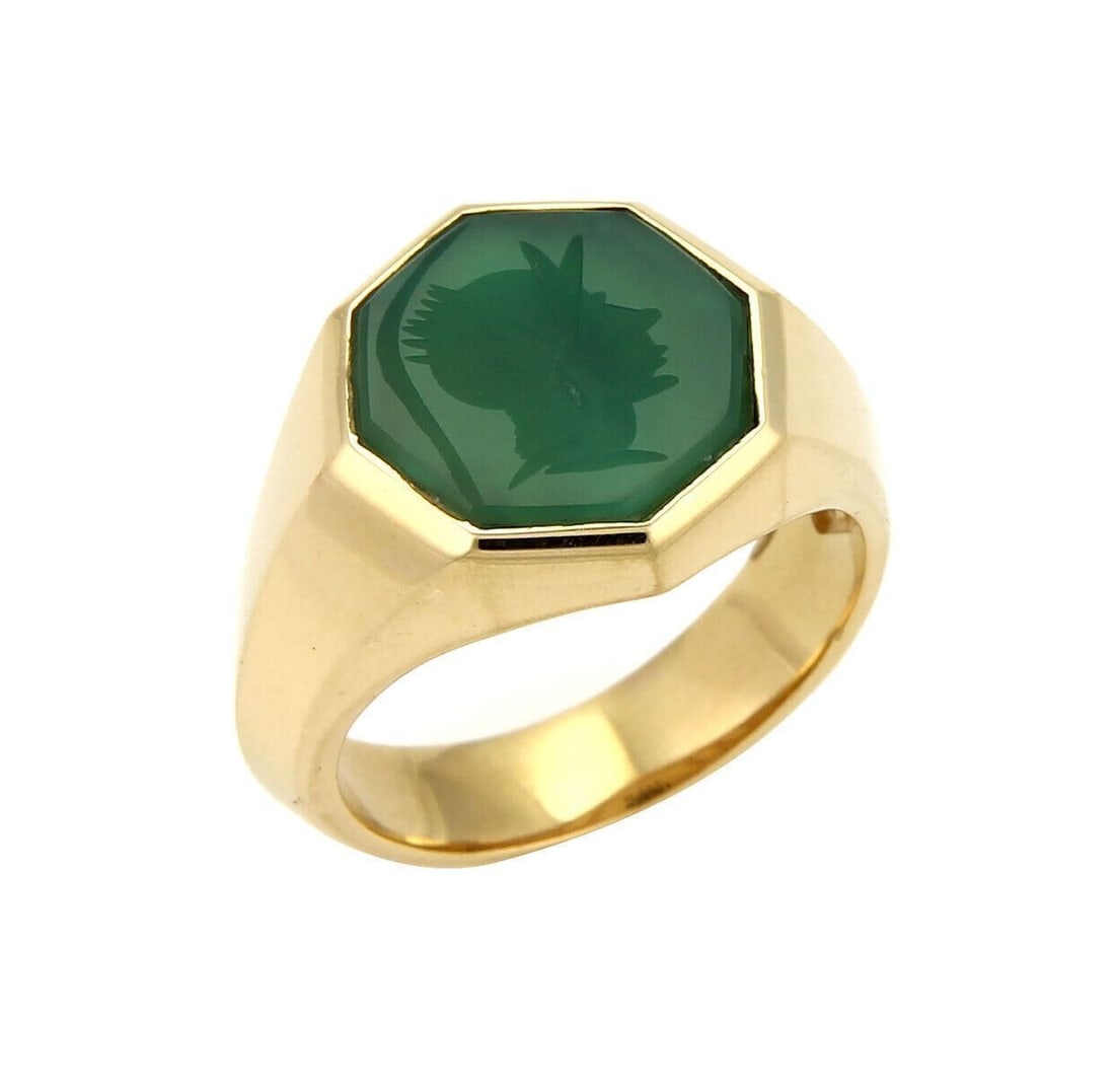 Green Onyx Intaglio Octagon Ring in 18k Gold by David Yurman Size 10: Green Onyx Intaglio Octagon Ring in 18k Gold by David Yurman Size 10 This David Yurman octagon ring features a striking green onyx intaglio centerpiece set in 18k yellow gold. Sized at 10, the ring is