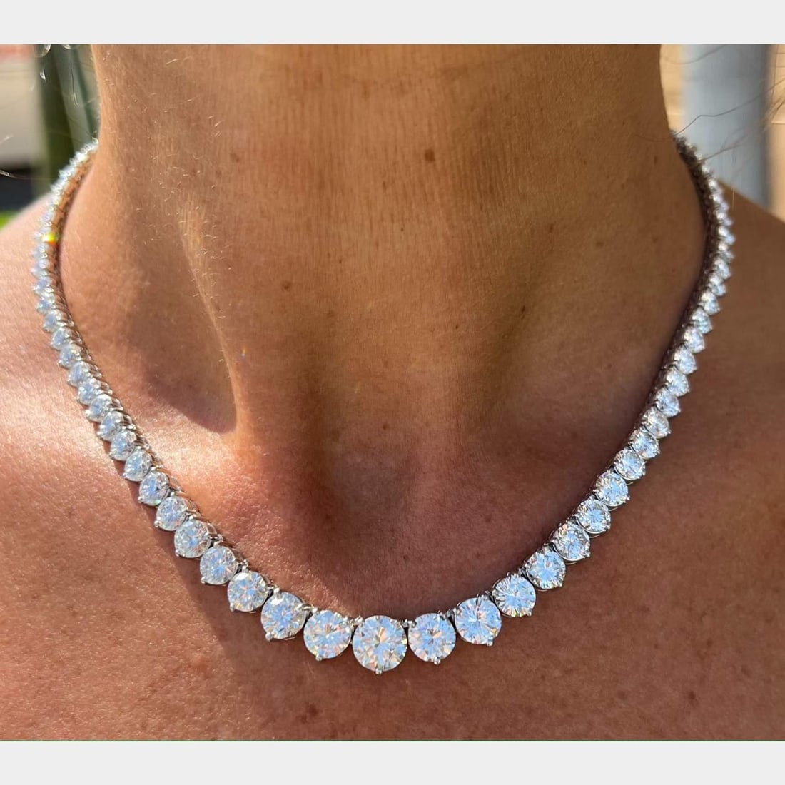 Platinum Riviera Necklace 37.75 Ct Diamonds D-F VVS1-SI1 93 Stones: Platinum Riviera Necklace 37.75 Ct Diamonds D-F VVS1-SI1 93 Stones This exquisite Platinum Riviera Necklace is a stunning piece, showcasing a total diamond weight of approximately 37.75 carats. It fea