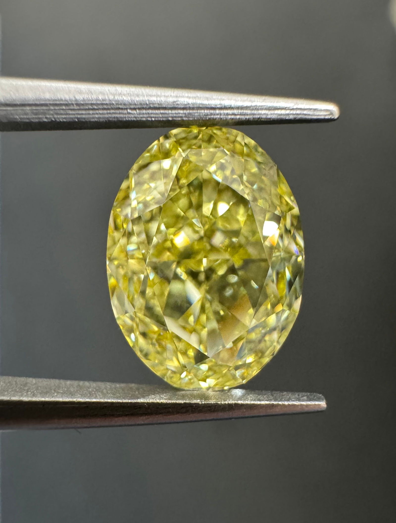 Loose Diamond - OVAL 3.03ct Fancy Intense Yellow VS1: Loose Diamond - OVAL 3.03ct Fancy Intense Yellow VS1 Source: Natural Shape: OVAL Carats: 3.03 Color: Fancy Intense Yellow Certification: GIA Video: