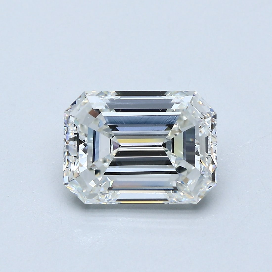 Loose Diamond - EMERALD 3.5ct F VS1: Loose Diamond - EMERALD 3.5ct F VS1 Source: Natural Mined Diamond Shape: EMERALD Carats: 3.5 Color: F Clarity: VS1 Certification: GIA Condition: Pre-Owned PLEASE NOTE: Framed, Large, or heavy items do