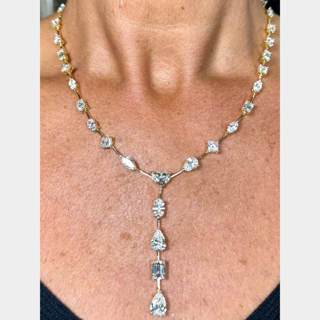 18K Yellow Gold Diamond Necklace 23.94 Ct 38 Diamonds I-K VS1-SI1: 18K Yellow Gold Diamond Necklace 23.94 Ct 38 Diamonds I-K VS1-SI1 This exquisite necklace features 18K yellow gold and is adorned with a stunning array of 38 diamonds, totaling approximately 23.94 car