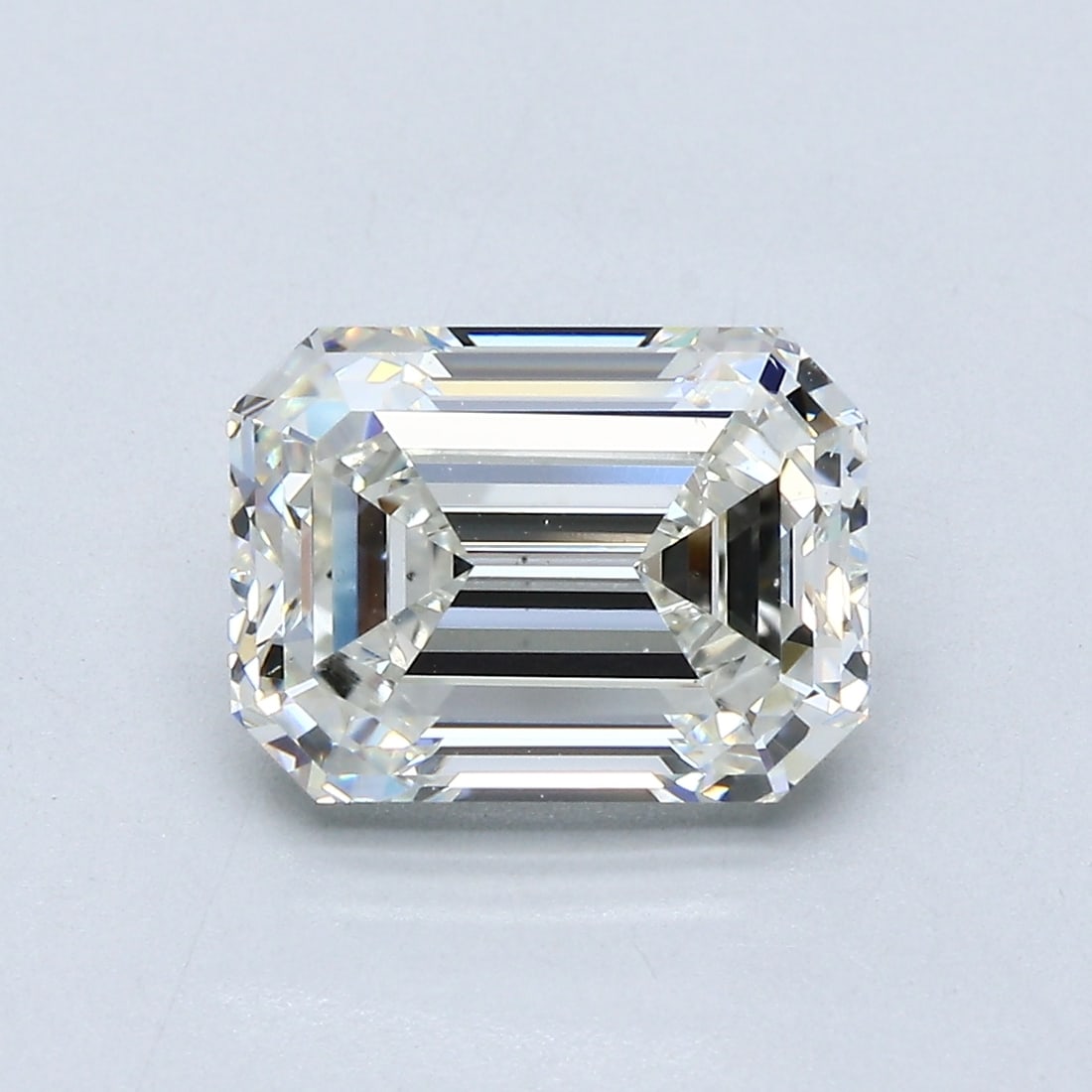 Loose Diamond - EMERALD 3.12ct I VS2: Loose Diamond - EMERALD 3.12ct I VS2 Source: Natural Mined Diamond Shape: EMERALD Carats: 3.12 Color: I Clarity: VS2 Certification: GIA Condition: Pre-Owned PLEASE NOTE: Framed, Large, or heavy items