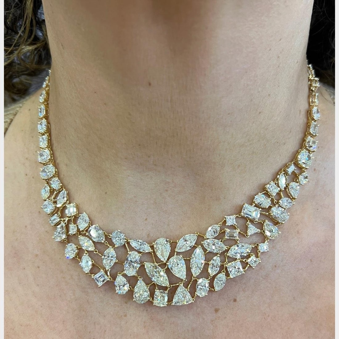 Diamond Necklace with 81 Stones in 18K Yellow Gold 57.50 Carat: Diamond Necklace with 81 Stones in 18K Yellow Gold 57.50 Carat This elegant necklace is crafted from 18K yellow gold and features 81 diamonds with a total approximate weight of 57.50 carats. The diamo