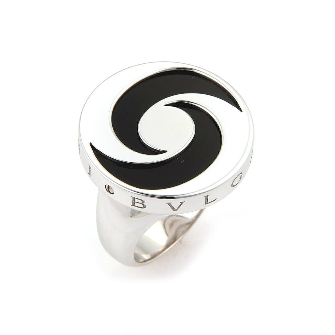 Bvlgari Optical Onyx Spinning Ring in 18k White Gold Steel Size 5.5: Bvlgari Optical Onyx Spinning Ring in 18k White Gold Steel Size 5.5 This Bvlgari Onyx Spinning Optical ring is crafted in Italy from 18k white gold and stainless steel, featuring a sleek black onyx in