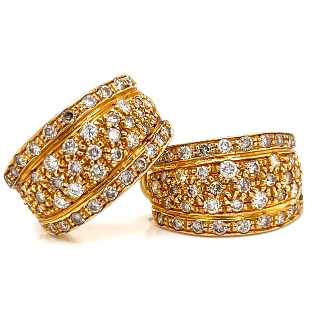Diamond Earrings in 18K Yellow Gold with 2.60 Carat Total Weight: Diamond Earrings in 18K Yellow Gold with 2.60 Carat Total Weight These earrings are crafted from 18K yellow gold and feature a total of 88 diamonds weighing approximately 2.60 carats. The diamonds are