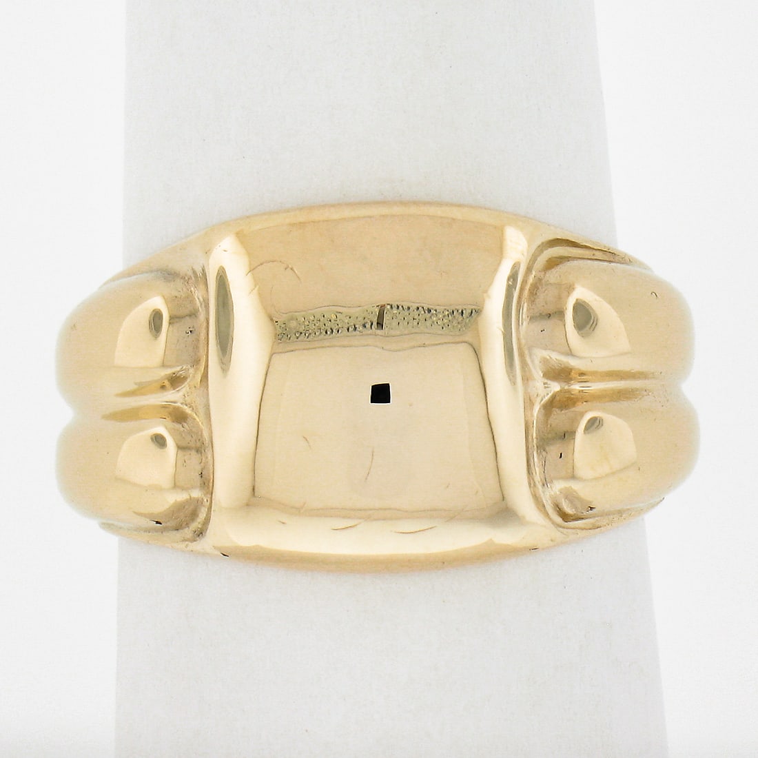 Antique 10K Yellow Gold Engrave-able Signet Band Ring Size 7: Antique 10K Yellow Gold Engrave-able Signet Band Ring Size 7 This exquisite Antique 10K Yellow Gold Engrave-able Polished Grooved Sides Signet Band Ring is the perfect blend of elegance and sentimenta