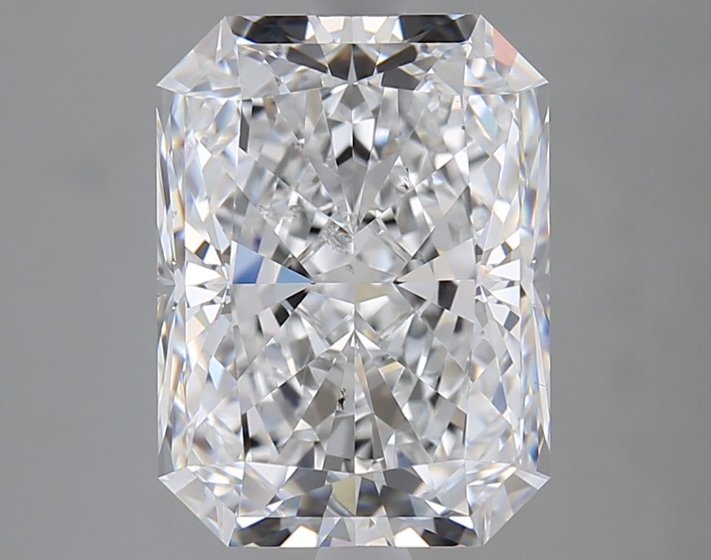 Loose Diamond - RADIANT 4.06ct D VS2: Loose Diamond - RADIANT 4.06ct D VS2 Source: Natural Mined Diamond Shape: RADIANT Carats: 4.06 Color: D Clarity: VS2 Certification: GIA Condition: Pre-Owned PLEASE NOTE: Framed, Large, or