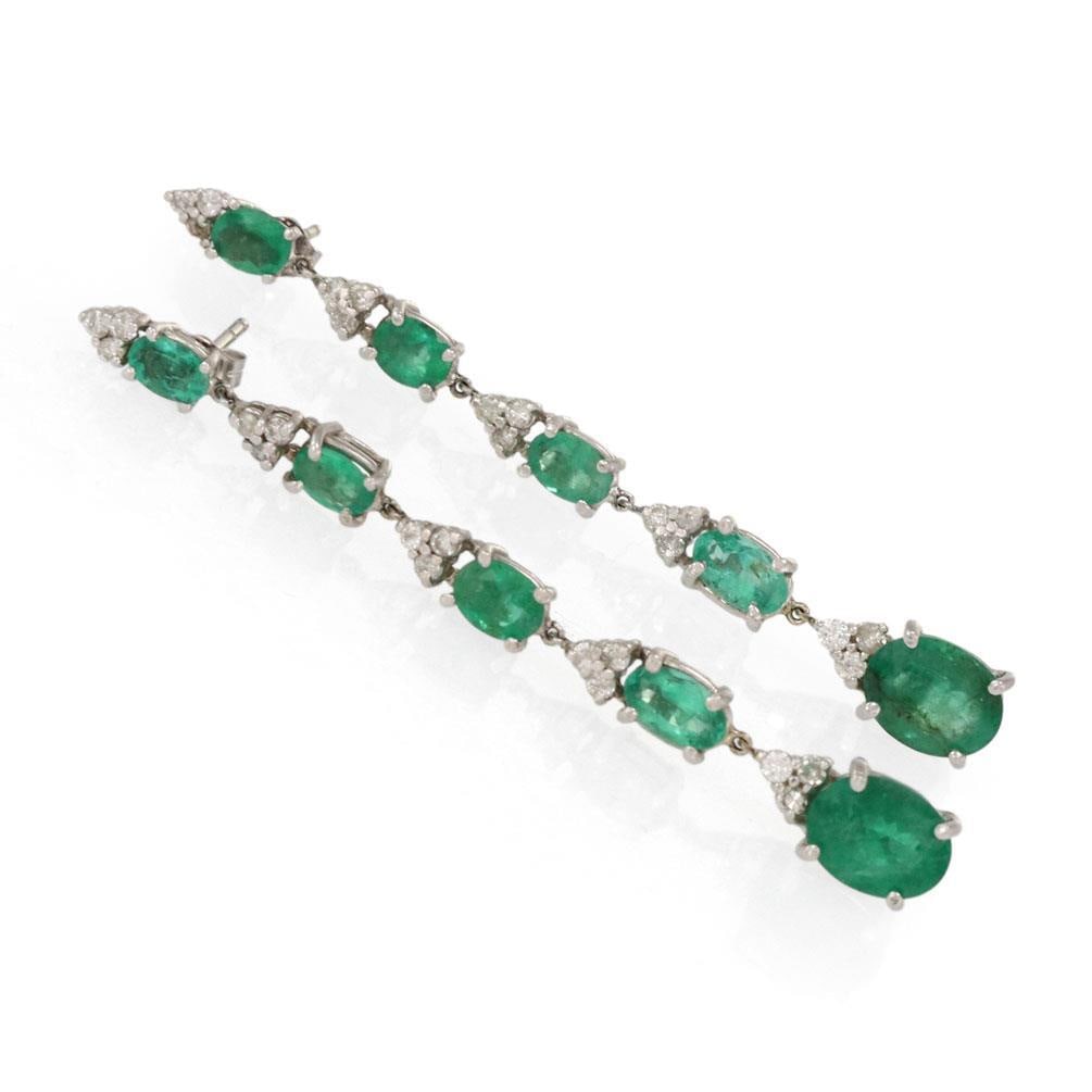 Vintage 14k White Gold Emerald Diamond Dangle Earrings 6.60ct: Vintage 14k White Gold Emerald Diamond Dangle Earrings 6.60ct Discover the elegance of these vintage dangle earrings, expertly crafted in 14k white gold. This stunning pair features five oval-shaped e