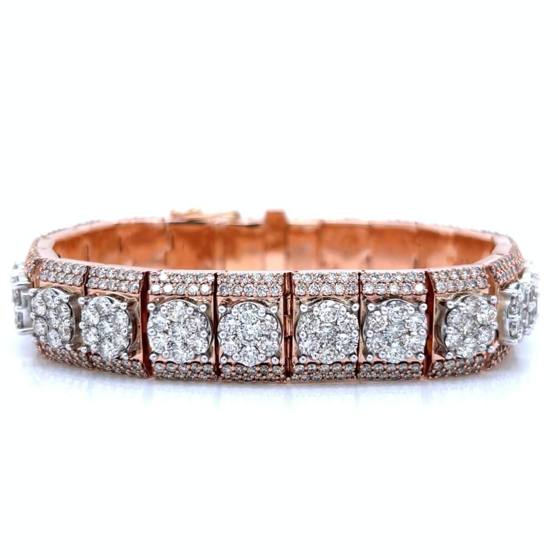 10K Rose Gold 20.40 Ct Diamond Bracelet 638 Diamonds I-K VVS-VS: 10K Rose Gold 20.40 Ct Diamond Bracelet 638 Diamonds I-K VVS-VS This exquisite bracelet features 10K rose gold and is adorned with a stunning total of 638 diamonds, weighing approximately 20.40 ct. Th