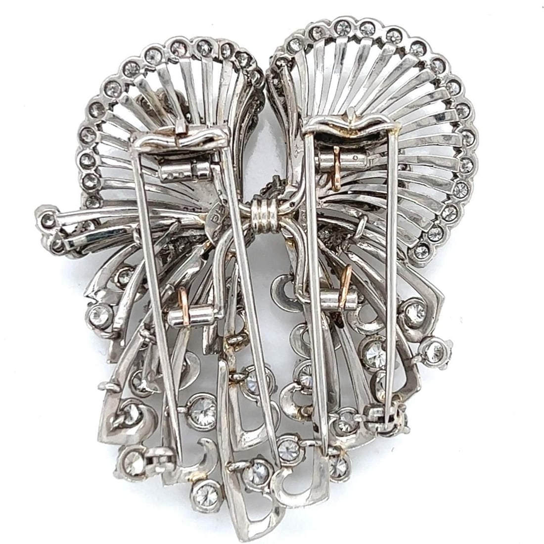 Art Deco Platinum Brooch 7.70 Ct Diamonds E-G VVS-VS 2.5 in: Art Deco Platinum Brooch 7.70 Ct Diamonds E-G VVS-VS 2.5 in This exquisite Art Deco brooch is crafted from platinum and features a stunning total diamond weight of 7.70 carats. It is adorned with two