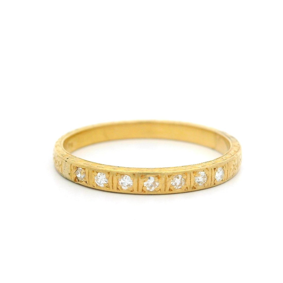 Rare Art Deco 18k Yellow Gold Diamond Filigree Band Ring 0.14ctw: Rare Art Deco 18k Yellow Gold Diamond Filigree Band Ring 0.14ctw This rare antique Art Deco band ring features a stunning design crafted from solid 18k yellow gold. Adorned with seven natural genuine
