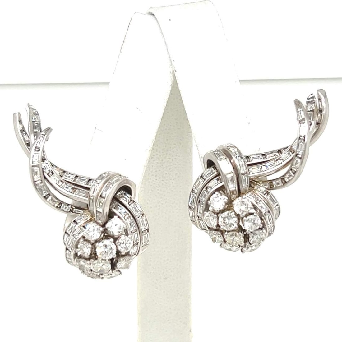 Art Deco Platinum Diamond Earrings 132 Diamonds F-G VVS-VS 1.25 Inch: Art Deco Platinum Diamond Earrings 132 Diamonds F-G VVS-VS 1.25 Inch These stunning Art Deco Platinum Diamond Earrings are a true statement piece, featuring a total of 20 diamonds weighing