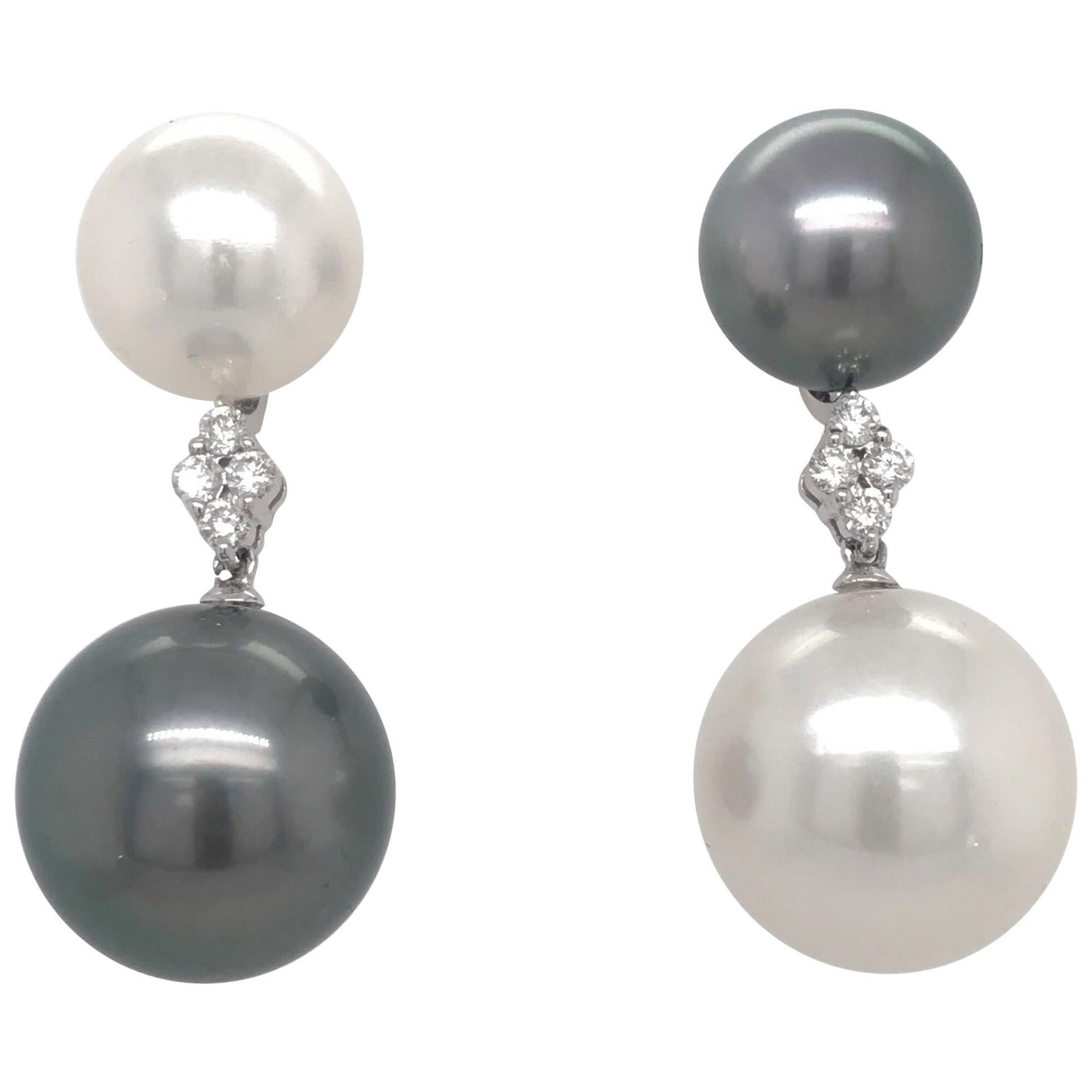 Harbor Diamonds 18K White Gold Pearl and Diamond Earrings 0.32 Carats: Harbor Diamonds 18K White Gold Pearl and Diamond Earrings 0.32 Carats Elevate your jewelry collection with these stunning South Sea Pearl and Tahitian Diamond Earrings, crafted in 18K white gold. Thes