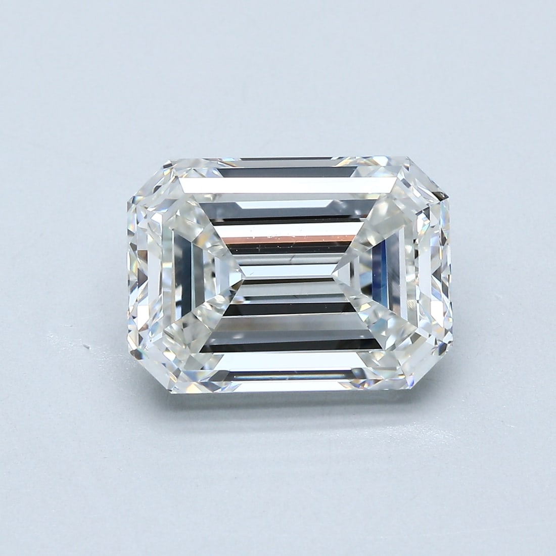 Loose Diamond - EMERALD 5.01ct G VS1: Loose Diamond - EMERALD 5.01ct G VS1 Source: Natural Mined Diamond Shape: EMERALD Carats: 5.01 Color: G Clarity: VS1 Certification: GIA Condition: Pre-Owned PLEASE NOTE: Framed, Large, or heavy items