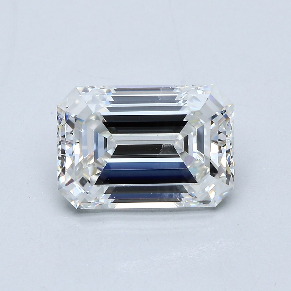 Loose Diamond - EMERALD 4.01ct F VS1: Loose Diamond - EMERALD 4.01ct F VS1 Source: Natural Mined Diamond Shape: EMERALD Carats: 4.01 Color: F Clarity: VS1 Certification: GIA Condition: Pre-Owned PLEASE NOTE: Framed, Large, or heavy items