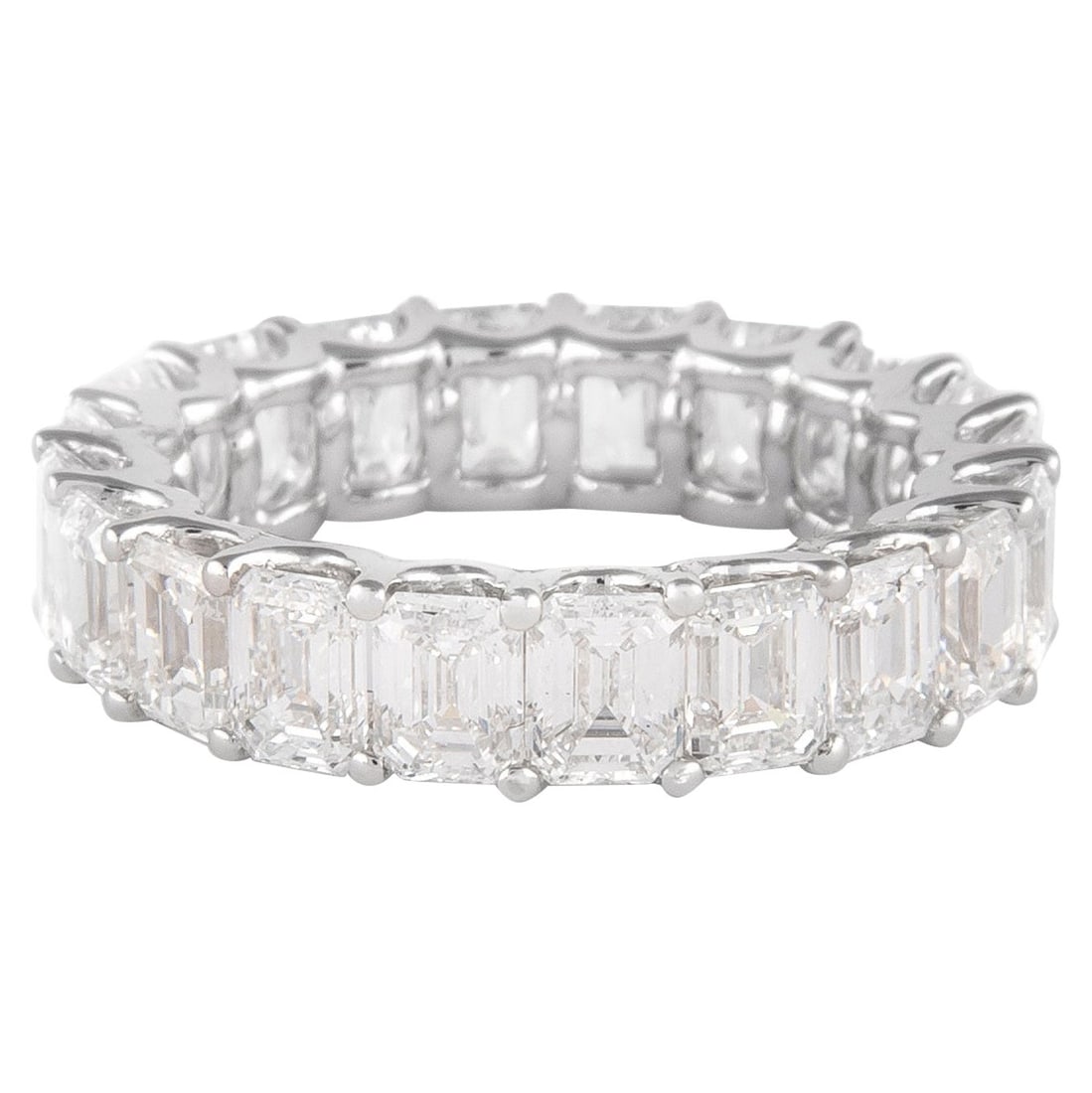 5.89ct F VVS Emerald Cut Diamond Eternity Band 18k White Gold: 5.89ct F VVS Emerald Cut Diamond Eternity Band 18k White Gold This exquisite emerald cut diamond eternity band features 19 stunning diamonds totaling 5.89 carats, showcasing F color and VVS clarity.