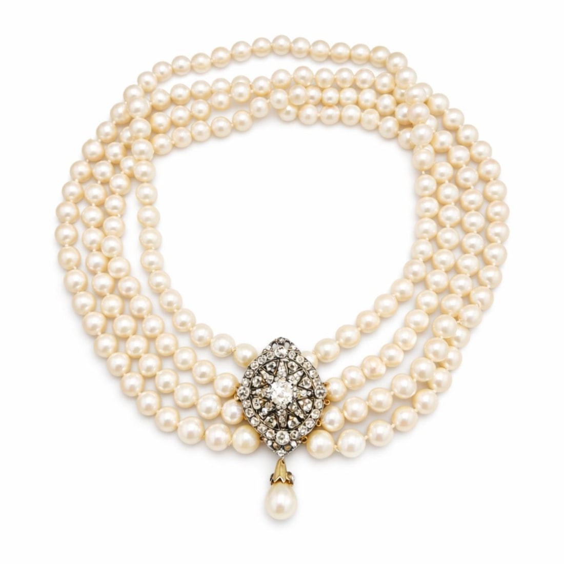 Pearl and Old Mine Diamond Necklace in 18K Gold with Silver Top: Pearl and Old Mine Diamond Necklace in 18K Gold with Silver Top This necklace features 18K yellow gold with a silver top, adorned with pearls measuring between 8.6 mm and 6.35 mm. At the center, it is