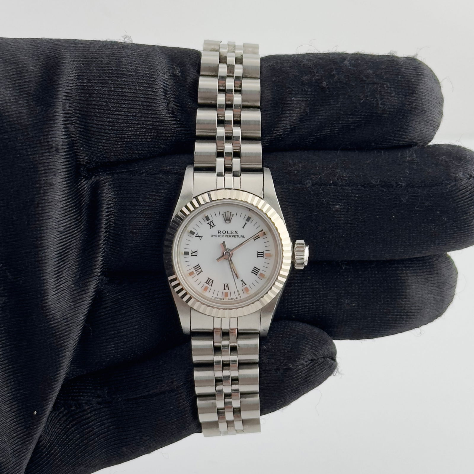 Ladies Rolex Oyster Perpetual 67194 Jubilee Bracelet White Roman Dial 1990 Papers: Ladies Rolex Oyster Perpetual 67194 Jubilee Bracelet White Roman Dial 1990 Papers This ladies' Rolex Oyster Perpetual wristwatch features a white Roman numeral dial, a fluted bezel, and is fitted with