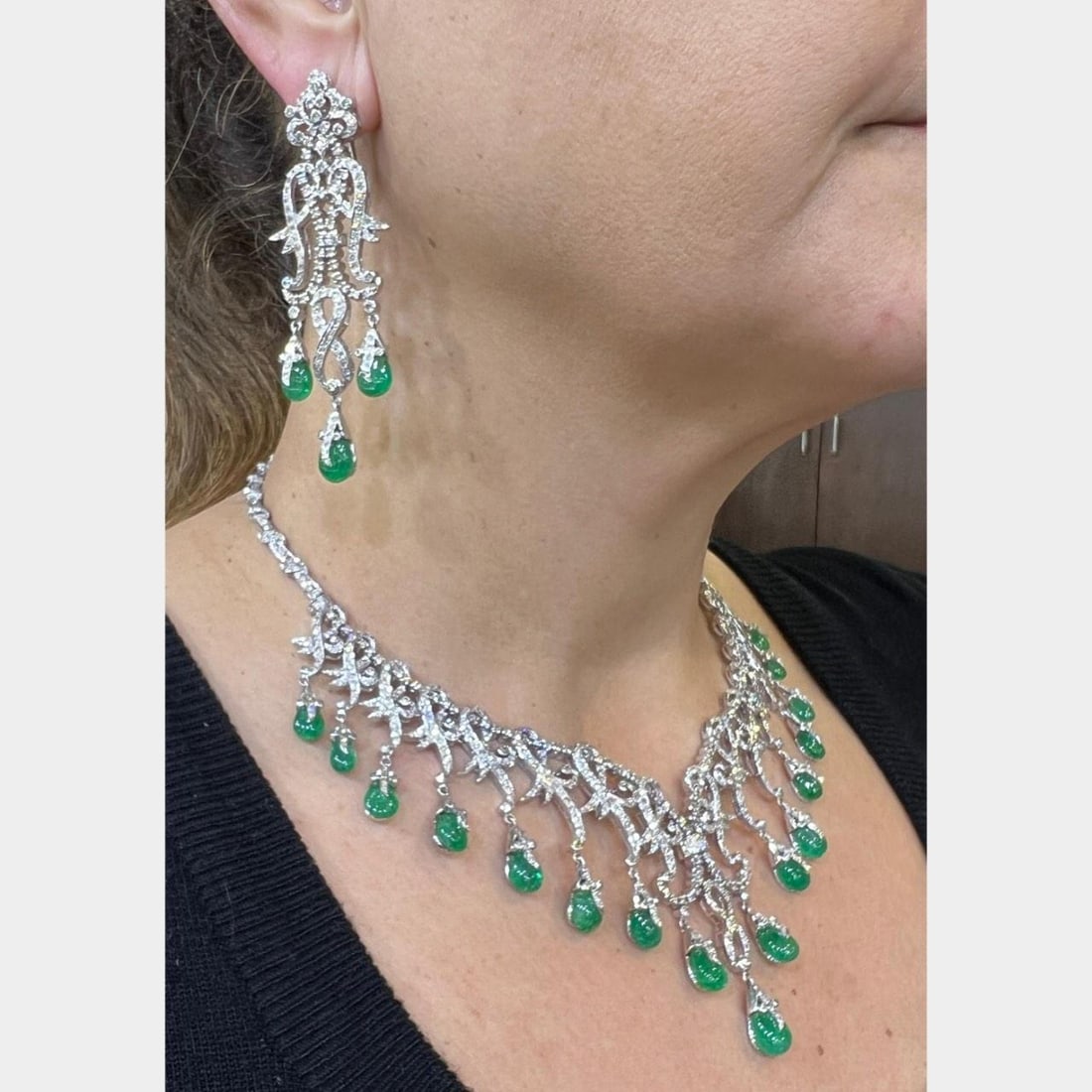 Emerald and Diamond Jewelry Set in 18K White Gold Necklace and Earrings: Emerald and Diamond Jewelry Set in 18K White Gold Necklace and Earrings This exquisite jewelry set features a necklace and matching earrings crafted in 18K white gold. The set is adorned with 23 emera