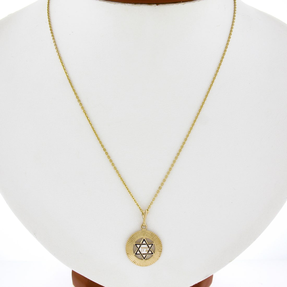 Vintage 14k Gold Black White Enamel Star of David Pendant Necklace: Vintage 14k Gold Black White Enamel Star of David Pendant Necklace This exquisite vintage pendant is designed in the shape of a Star of David, crafted from 14k solid yellow gold. It features a strikin