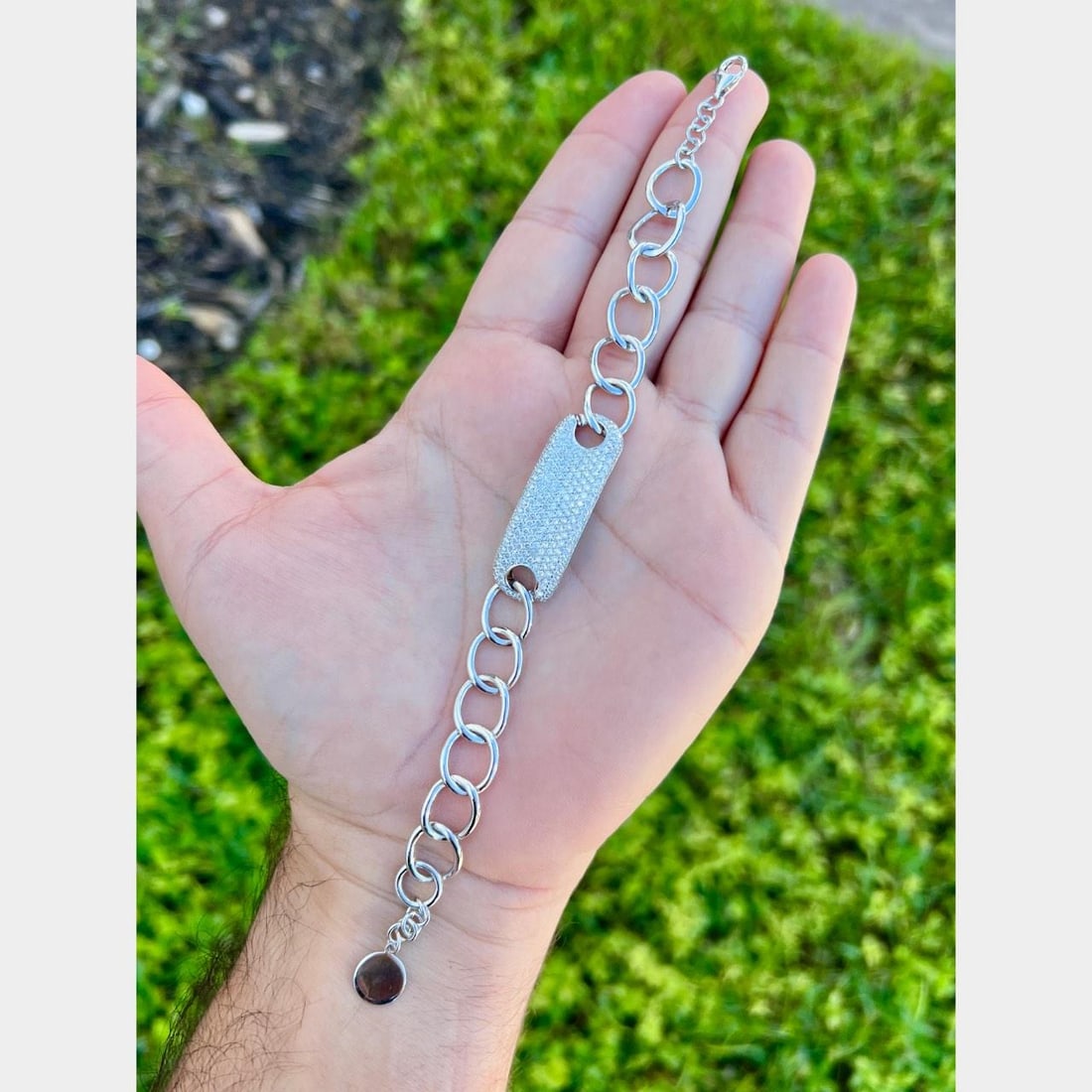 18K White Gold Diamond ID Bracelet 3.00 Ct F-G VVS-VS 8 Inch: 18K White Gold Diamond ID Bracelet 3.00 Ct F-G VVS-VS 8 Inch This elegant 18K White Gold ID Bracelet is a stunning piece that combines luxury and style. Weighing 21.0 grams, it features approximately