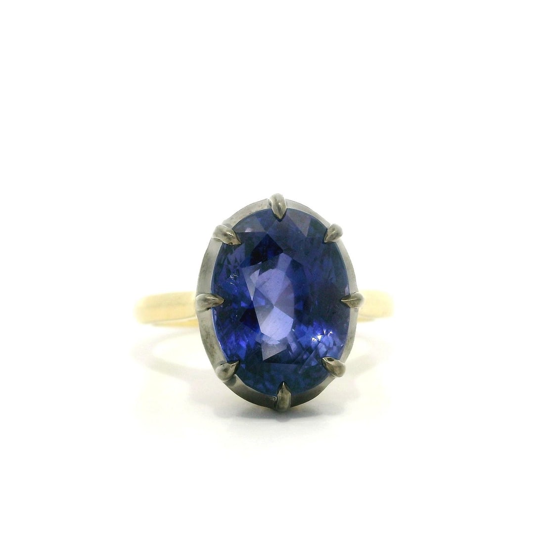 18k Gold AGL Certified 8.53ct Color Change Sapphire Ring: 18k Gold AGL Certified 8.53ct Color Change Sapphire Ring This exquisite 18k Gold ring features a stunning 8.53ct natural sapphire that transforms in color from blue to violet to pinkish purple, showca
