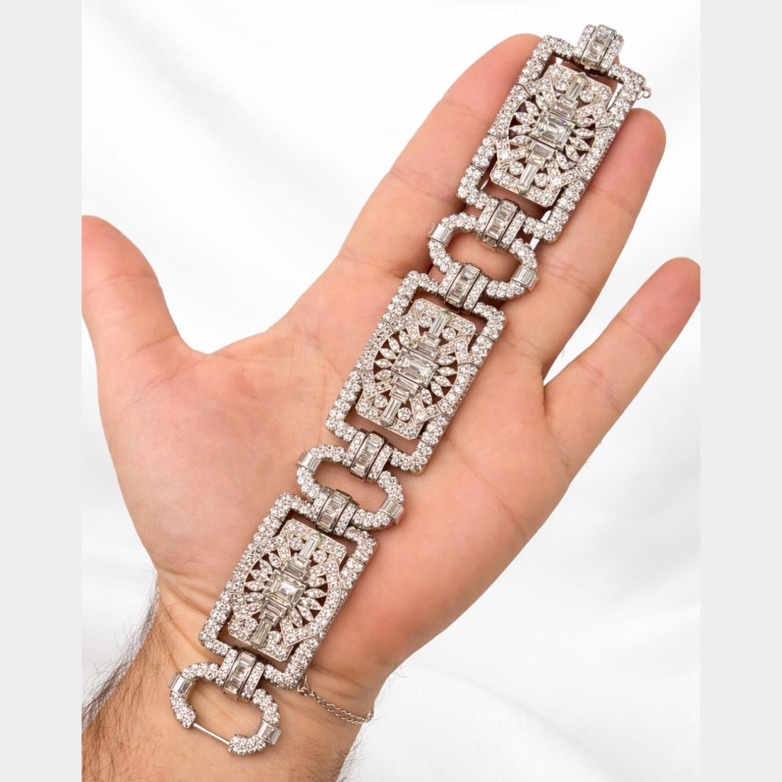 Platinum Diamond Bracelet with 32.80 Carats Art Deco Design: Platinum Diamond Bracelet with 32.80 Carats Art Deco Design This Art Deco bracelet is crafted in platinum and features an impressive total diamond weight of approximately 32.80 carats. The bracelet is