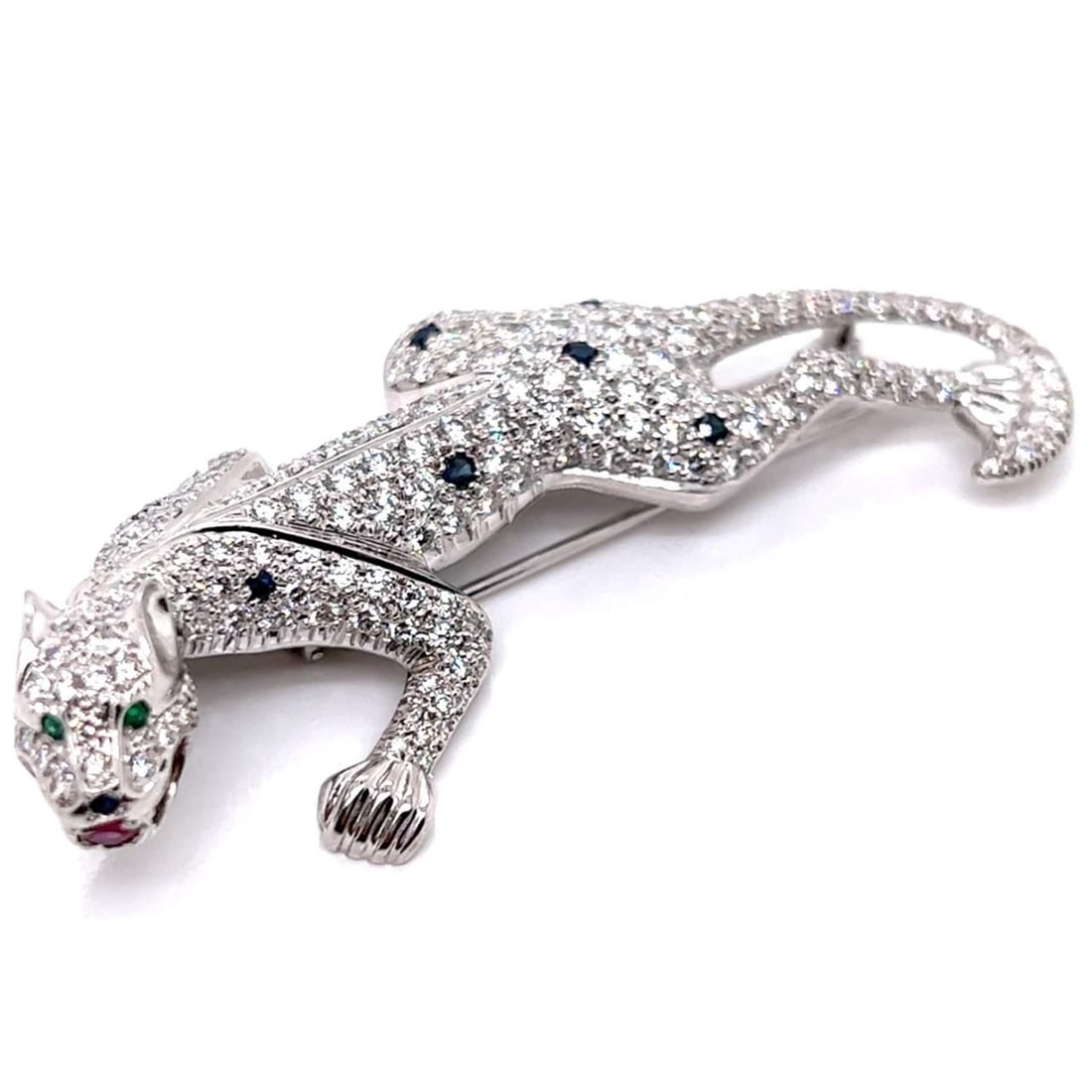 18K White Gold Diamond Panther Brooch 260 Diamonds 12.25 Ct: 18K White Gold Diamond Panther Brooch 260 Diamonds 12.25 Ct This stunning 18K White Gold Diamond Panther Brooch is a true statement piece, perfect for any occasion. Weighing 28.1 grams, it features ap