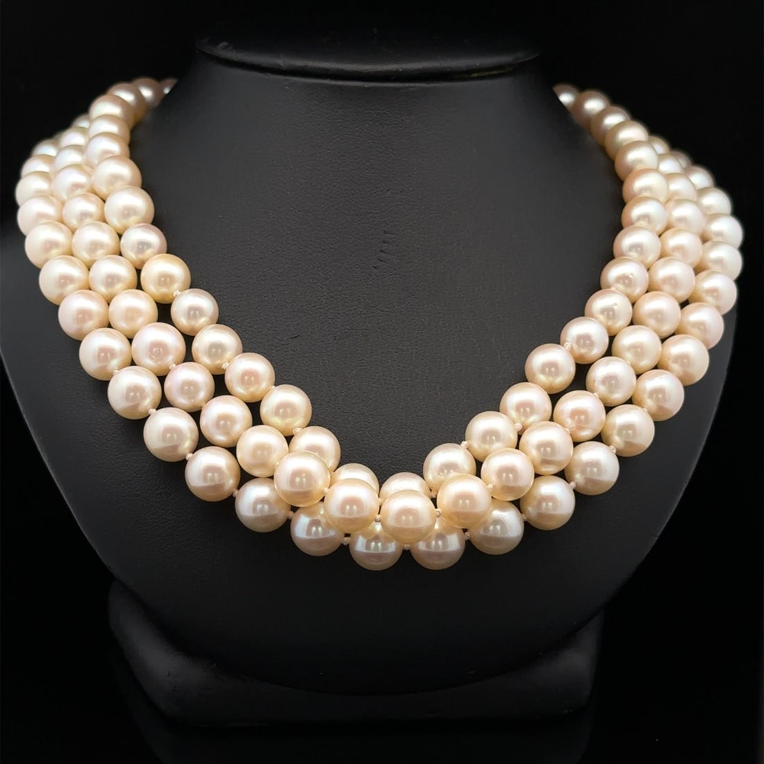 Vintage 3 Strand Natural Pink Cultured Pearl Choker Necklace with White Gold Clasp: Vintage 3 Strand Natural Pink Cultured Pearl Choker Necklace with White Gold Clasp This exquisite vintage choker necklace features three strands of genuine cultured saltwater pearls, showcasing a love