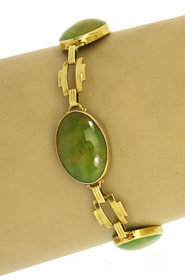 Vintage 14k Yellow Gold Jade Oval and Bar Link Bracelet: Vintage 14k Yellow Gold Jade Oval and Bar Link Bracelet This vintage bracelet features an elegant link design with intricate oval and bar motifs, crafted from 14k yellow gold and set with jade gemston
