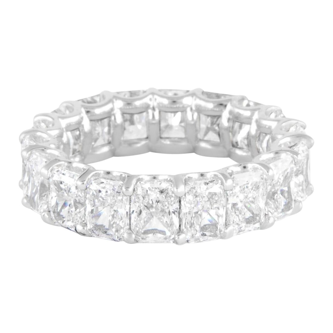 7.32ct VVS Diamond Eternity Band 18k White Gold: 7.32ct VVS Diamond Eternity Band 18k White Gold This stunning radiant cut diamond eternity band features 18 radiant cut diamonds totaling 7.32 carats, with an average weight of 0.40 carats each. The d