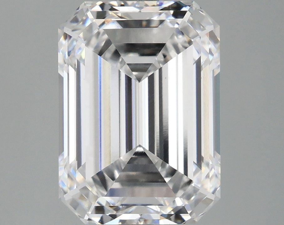 Loose Diamond - EMERALD 4.09ct D VS1: Loose Diamond - EMERALD 4.09ct D VS1 Source: This is a real non-mined Diamond that has been grown in a lab Shape: EMERALD Carats: 4.09 Color: D Clarity: VS1 Certification: IGI Video: