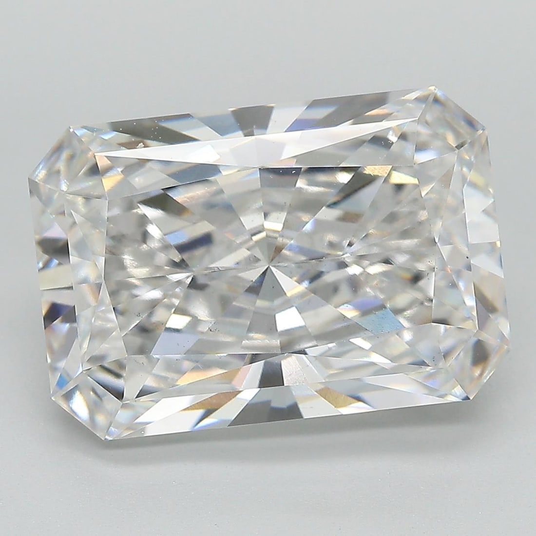Loose Diamond - RADIANT 9.8ct G VS1: Loose Diamond - RADIANT 9.8ct G VS1 Source: This is a real non-mined Diamond that has been grown in a lab Shape: RADIANT Carats: 9.8 Color: G Clarity: VS1 Certification: GIA Condition: