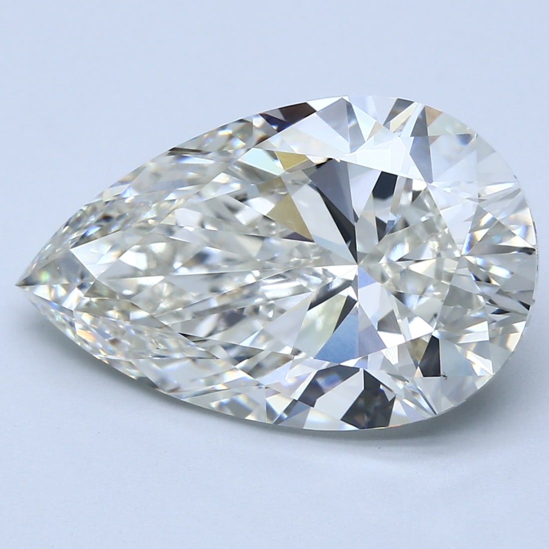 Loose Diamond - PEAR 9.02ct I VS1: Loose Diamond - PEAR 9.02ct I VS1 Source: This is a real non-mined Diamond that has been grown in a lab Shape: PEAR Carats: 9.02 Color: I Clarity: VS1 Certification: IGI Condition: Pre-Owned 