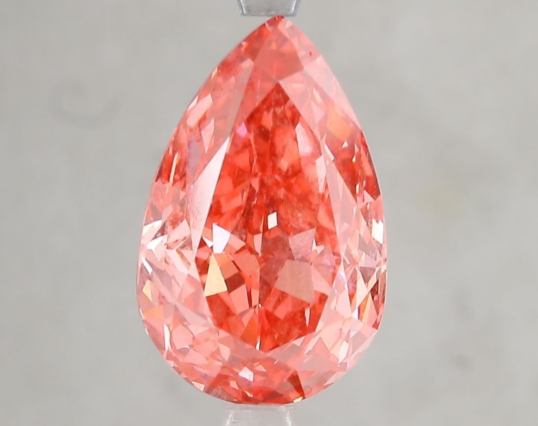 Loose Diamond - PEAR 5.16ct Fancy Vivid Red VS1: Loose Diamond - PEAR 5.16ct Fancy Vivid Red VS1 Source: This is a real non-mined Diamond that has been grown in a lab Shape: PEAR Carats: 5.16 Color: Fancy Vivid Red Certification: IGI Video:
