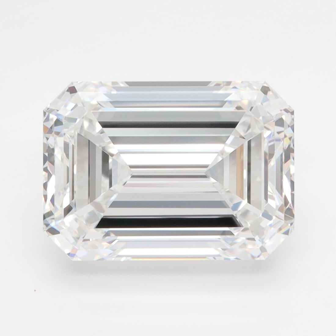 Loose Diamond - EMERALD 5.26ct D VVS1: Loose Diamond - EMERALD 5.26ct D VVS1 Source: This is a real non-mined Diamond that has been grown in a lab Shape: EMERALD Carats: 5.26 Color: D Clarity: VVS1 Certification: GIA Video: