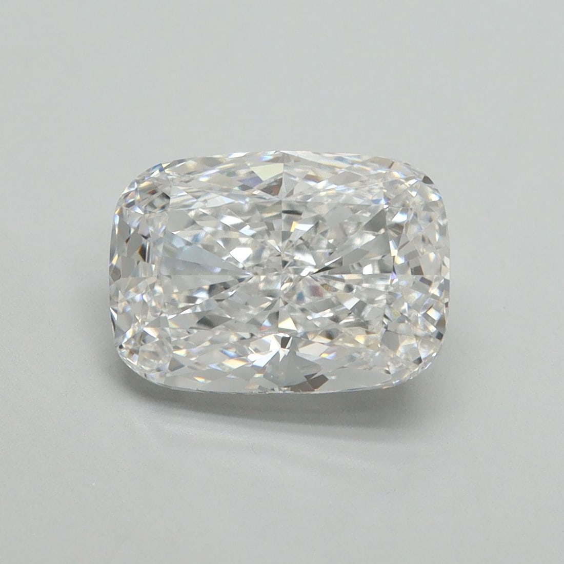 Loose Diamond - CUSHION BRILLIANT 3.02ct E VS1: Loose Diamond - CUSHION BRILLIANT 3.02ct E VS1 Source: This is a real non-mined Diamond that has been grown in a lab Shape: CUSHION BRILLIANT Carats: 3.02 Color: E Clarity: VS1 Certification: GIA Vide