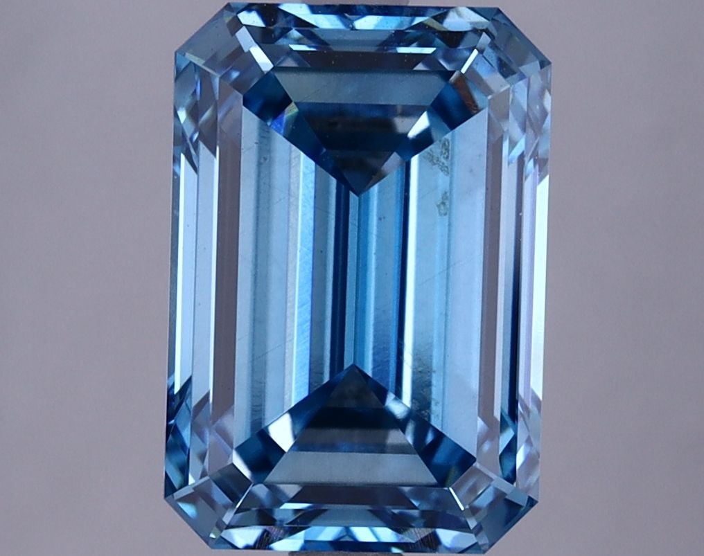 Loose Diamond - EMERALD 4.07ct Fancy Vivid Blue VS1: Loose Diamond - EMERALD 4.07ct Fancy Vivid Blue VS1 Source: This is a real non-mined Diamond that has been grown in a lab Shape: EMERALD Carats: 4.07 Color: Fancy Vivid Blue Certification: IGI Video: